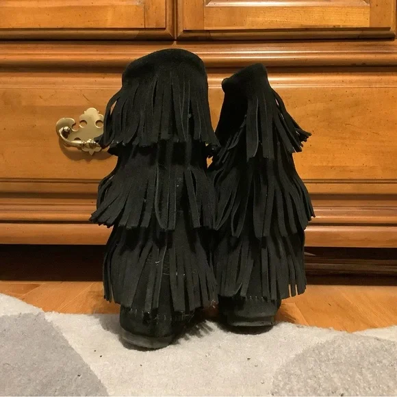 Minnetonka 3 tier suede black boots preowned size 7​ - Picture 5 of 8